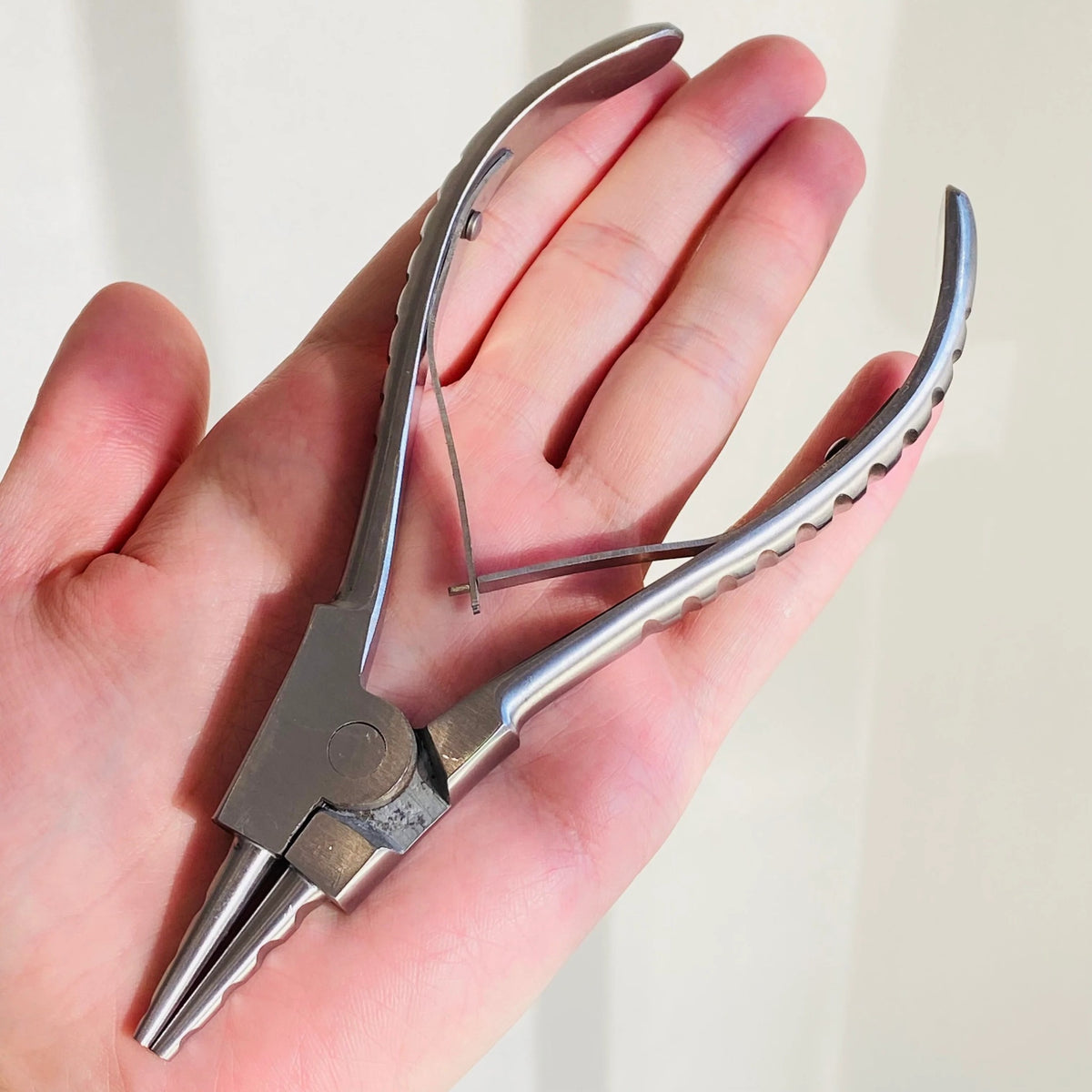 Piercing ring opening pliers with grooved tips – view 3